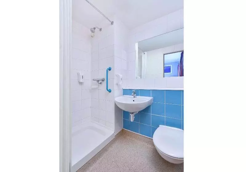 호텔 Travelodge Watford Central