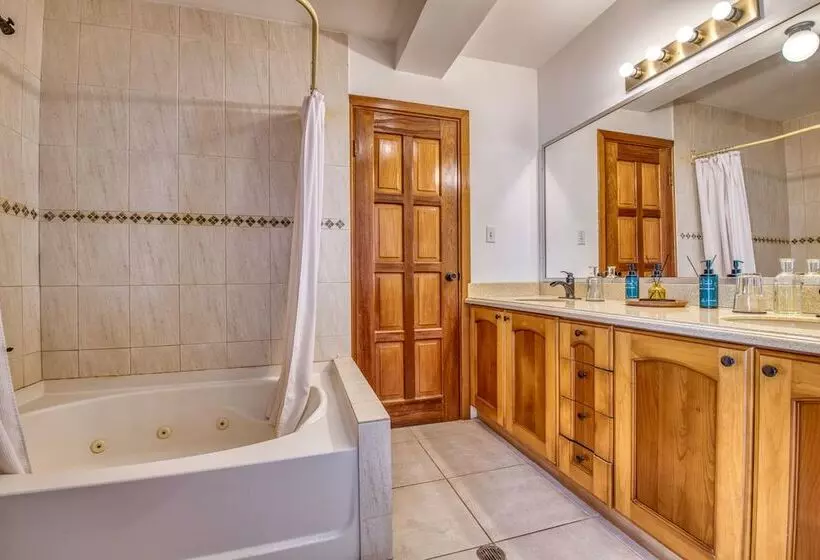 هتل Tropical Suites