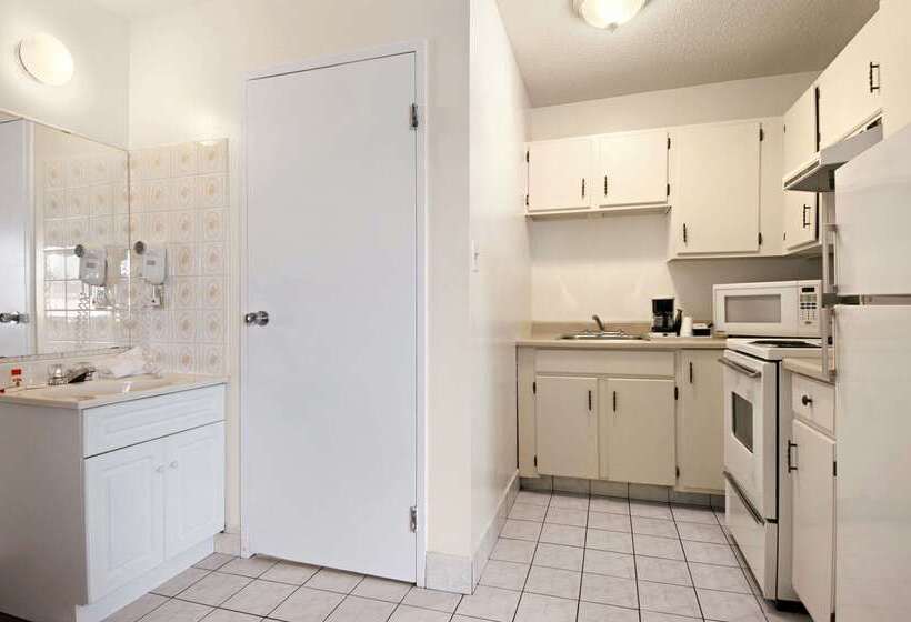 Motel Super 8 By Wyndham Red Deer