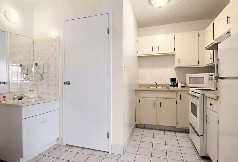 汽车旅馆  Super 8 By Wyndham Red Deer