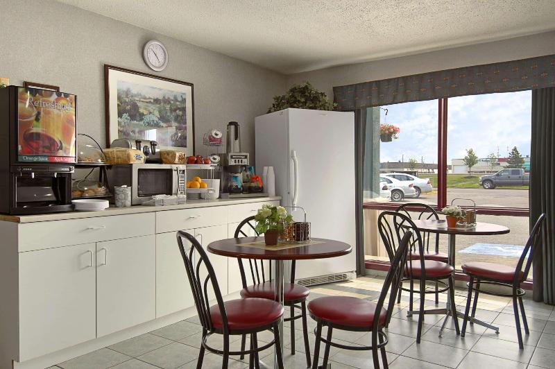 Motel Super 8 By Wyndham Red Deer