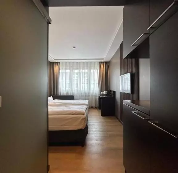 ホテル Am Karlstor