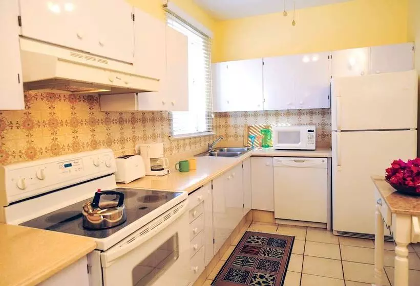 هتل Bay View Suites Paradise Island