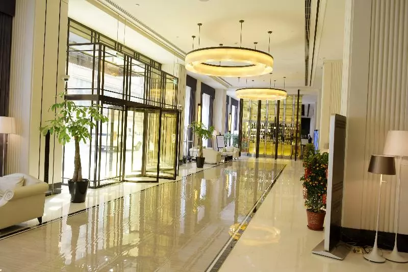 호텔 Golden Tulip Bund New Asia
