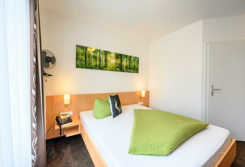 هتل Goldener Hirsch