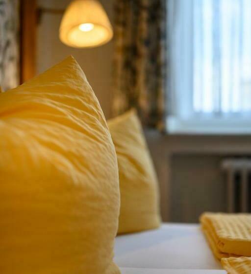 هتل Goldener Hirsch