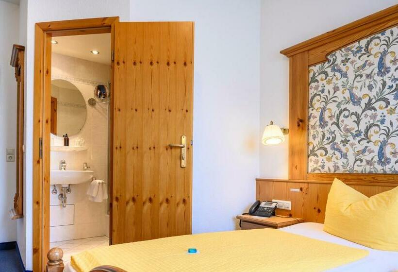 هتل Goldener Hirsch