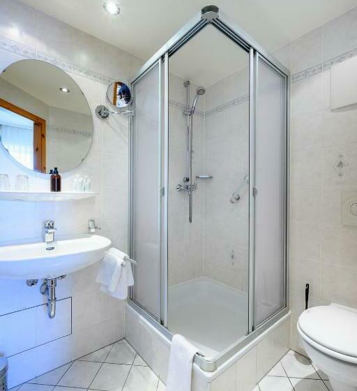 هتل Goldener Hirsch