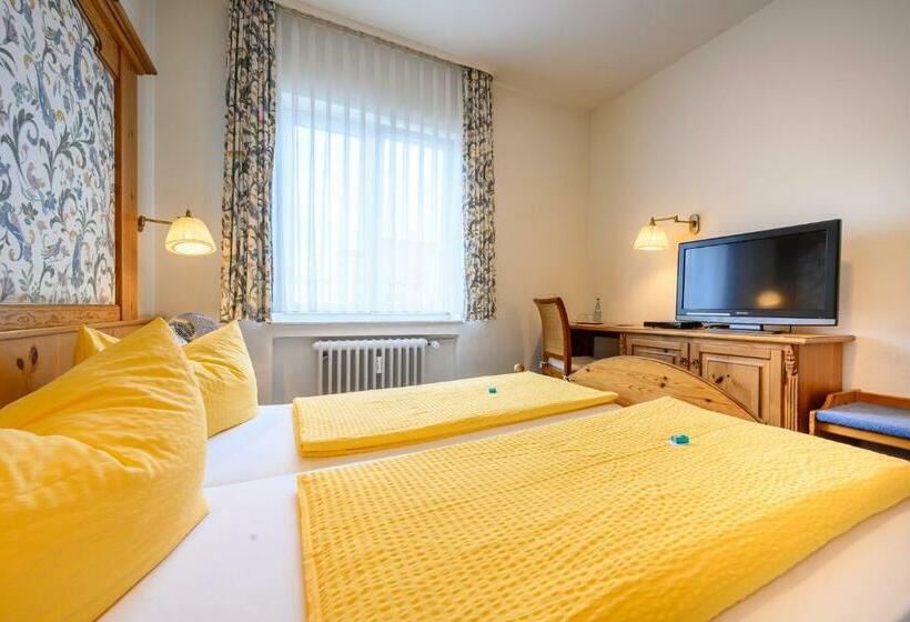 هتل Goldener Hirsch