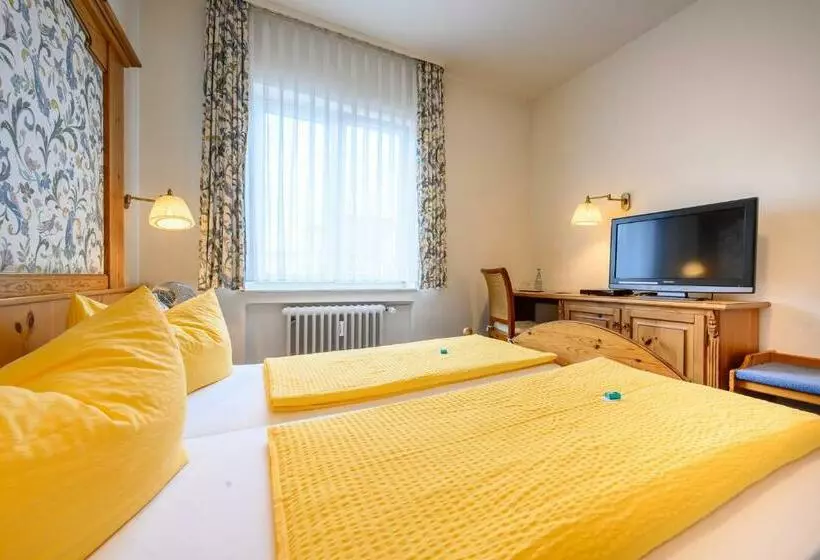 هتل Goldener Hirsch