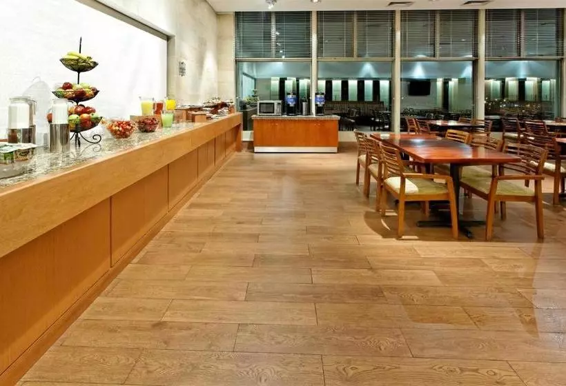 هتل Holiday Inn Express  Puerto Montt  Patagonia