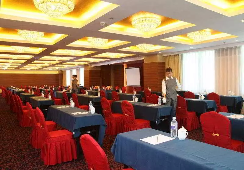 Отель Home Inn Beijing Jianguomen