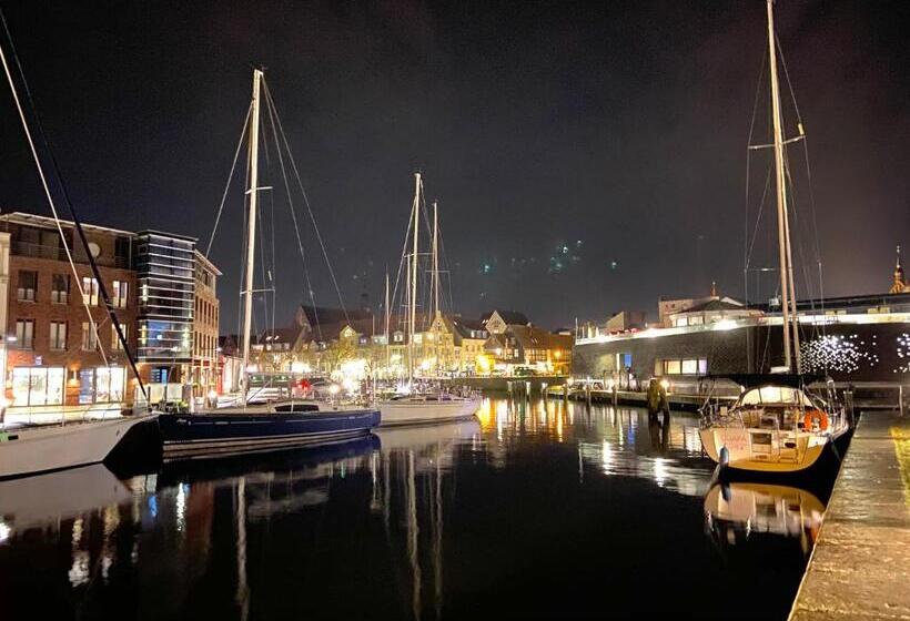 ホテル Kontorhaus Stralsund