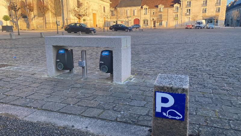 호텔 Logis Hôtel Restaurant Le Puits Doré