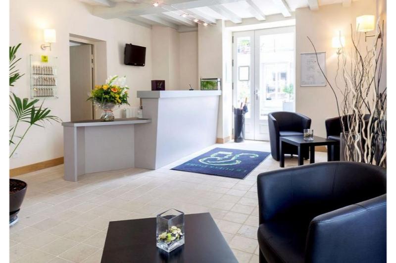 호텔 Logis Hôtel Restaurant Le Puits Doré