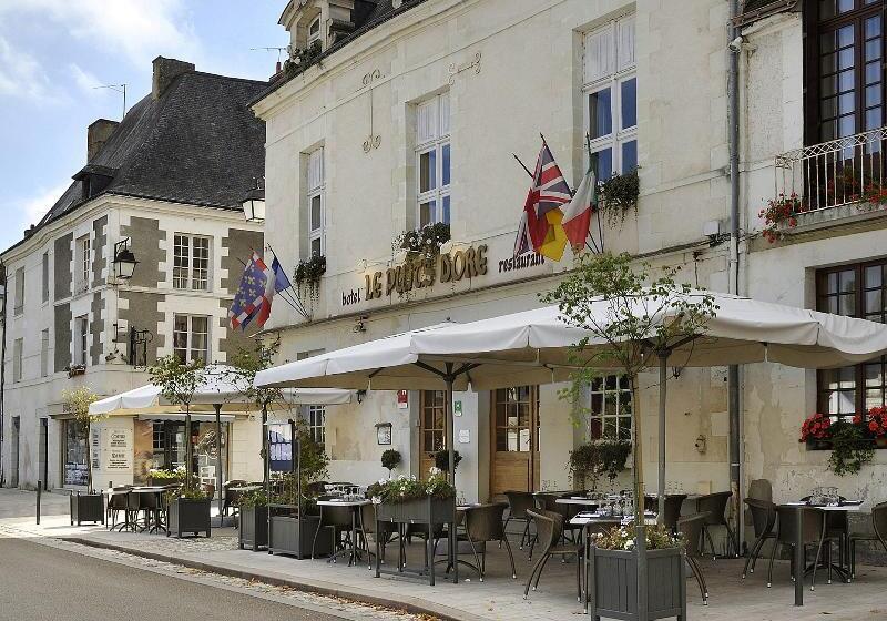 호텔 Logis Hôtel Restaurant Le Puits Doré