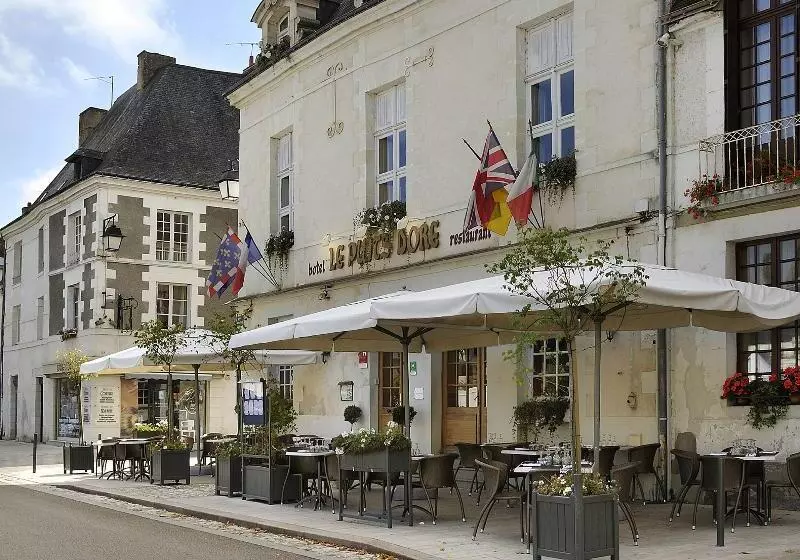 Отель Logis Hôtel Restaurant Le Puits Doré