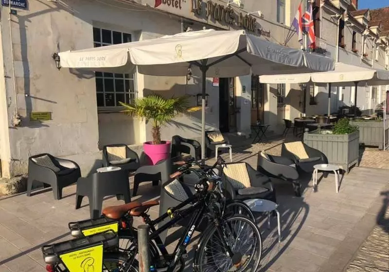 Отель Logis Hôtel Restaurant Le Puits Doré