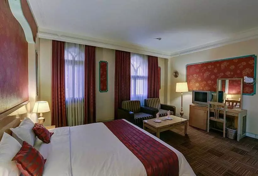 ホテル Qom International