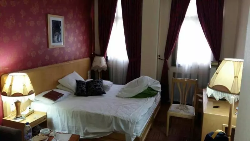 ホテル Qom International