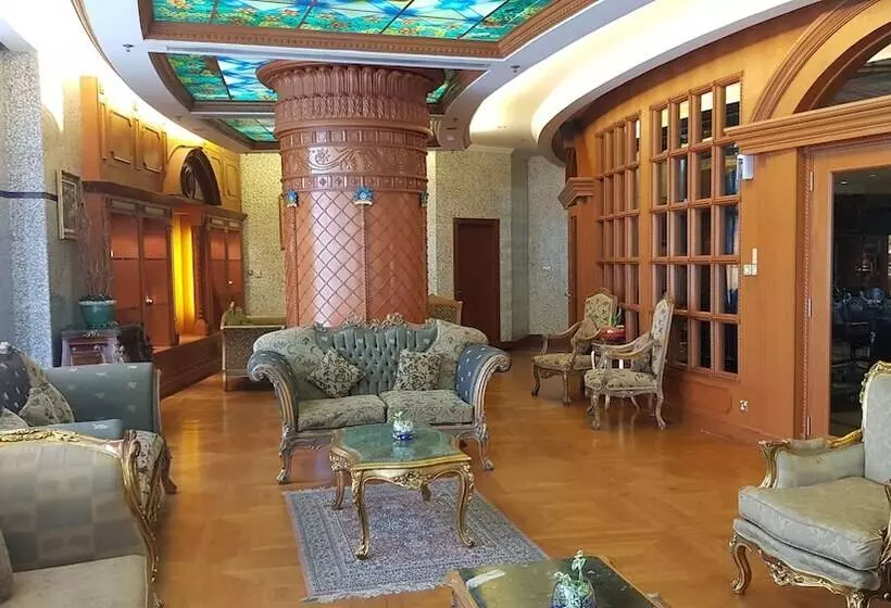 בית מלון כפרי The Rizqun International