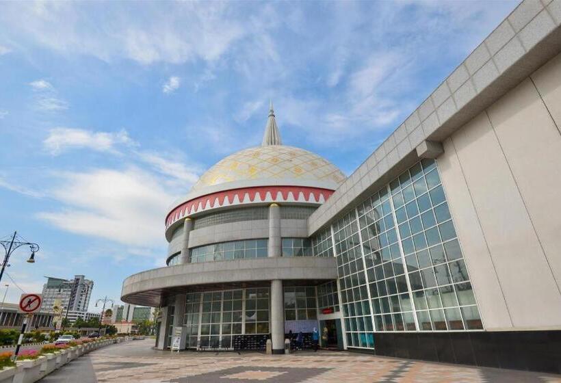 هتل The Rizqun International