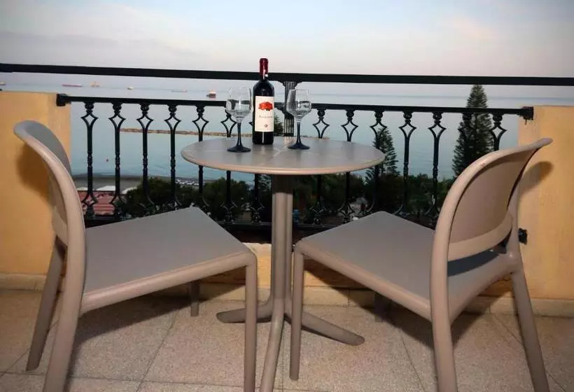 Pier Beach Hotel Apartments