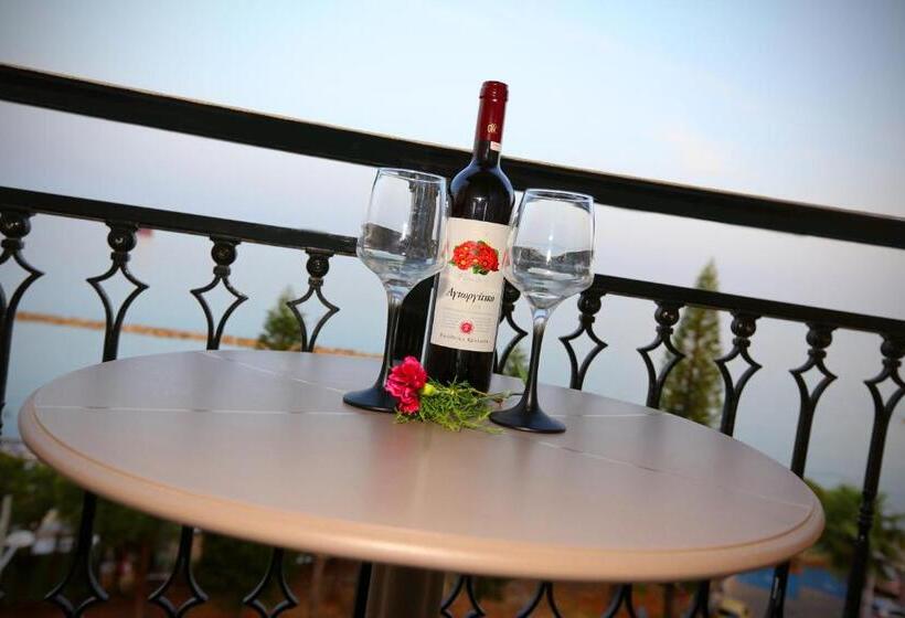 Pier Beach Hotel Apartments