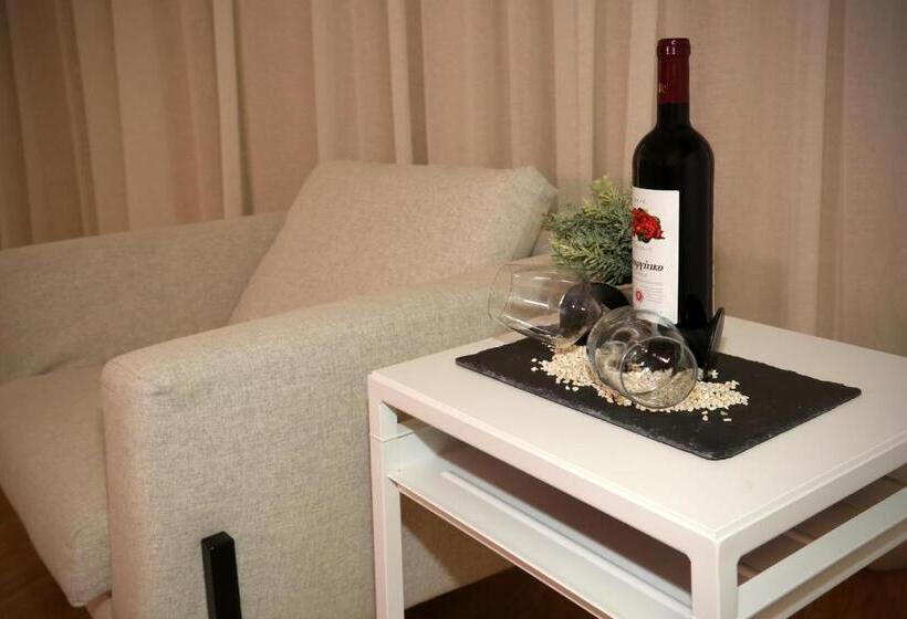 Pier Beach Hotel Apartments