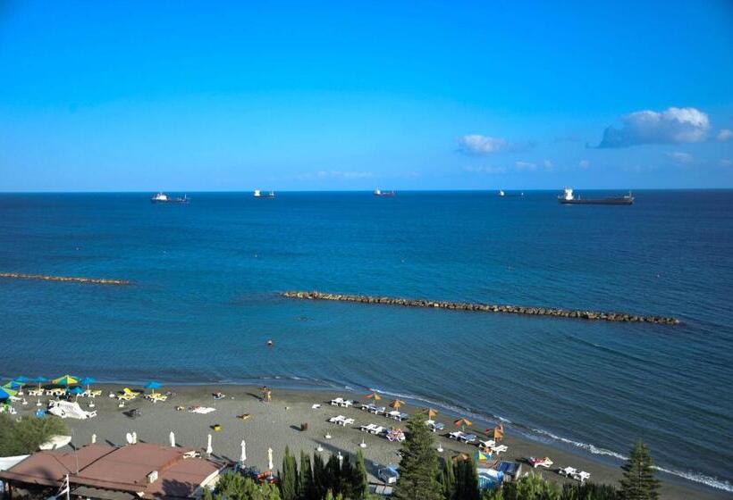 Pier Beach Hotel Apartments