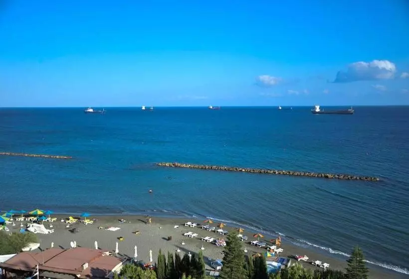 Pier Beach Hotel Apartments