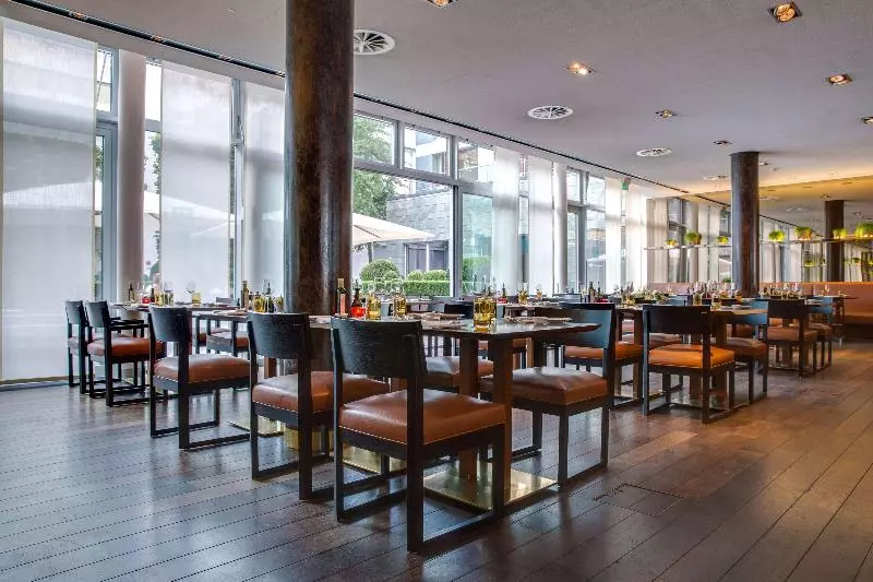 Radisson Blu Media Harbour Hotel, Düsseldorf