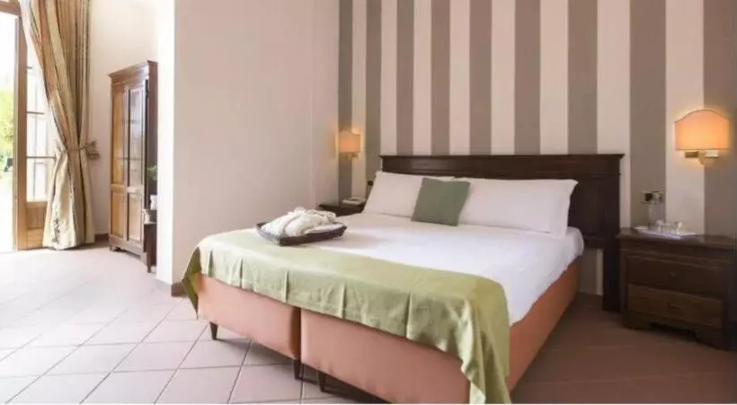 هتل Antico Borgo Di Sutri