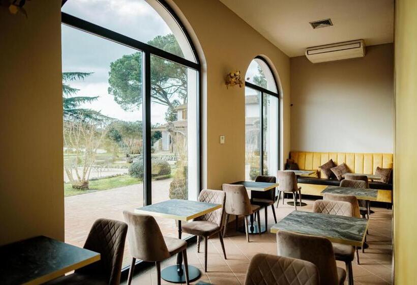 ホテル Antico Borgo Di Sutri