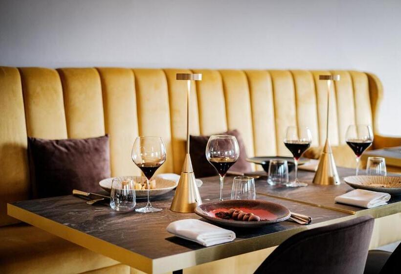 ホテル Antico Borgo Di Sutri