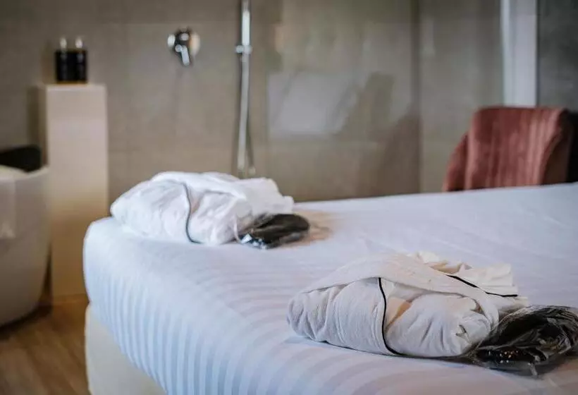 هتل Antico Borgo Di Sutri