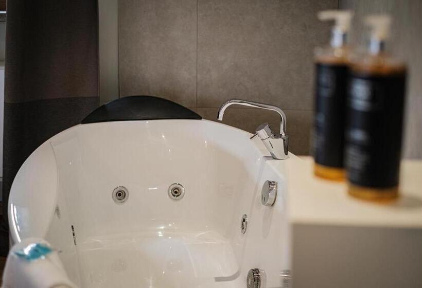 ホテル Antico Borgo Di Sutri