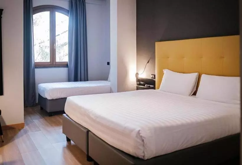 هتل Antico Borgo Di Sutri