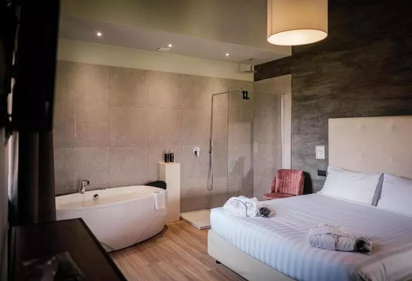 هتل Antico Borgo Di Sutri