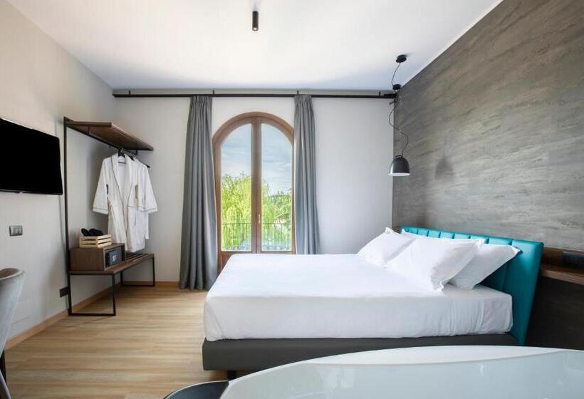 ホテル Antico Borgo Di Sutri