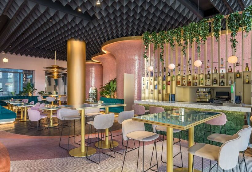 ホテル Barcelo Malaga