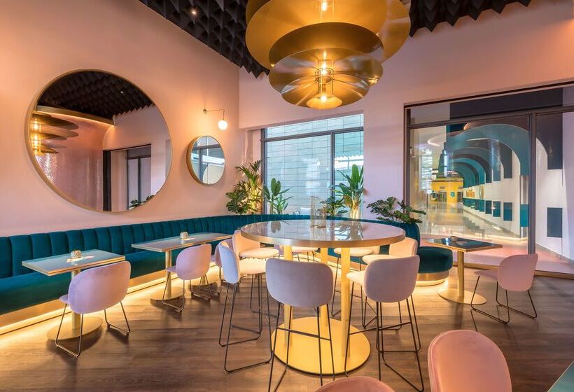 ホテル Barcelo Malaga