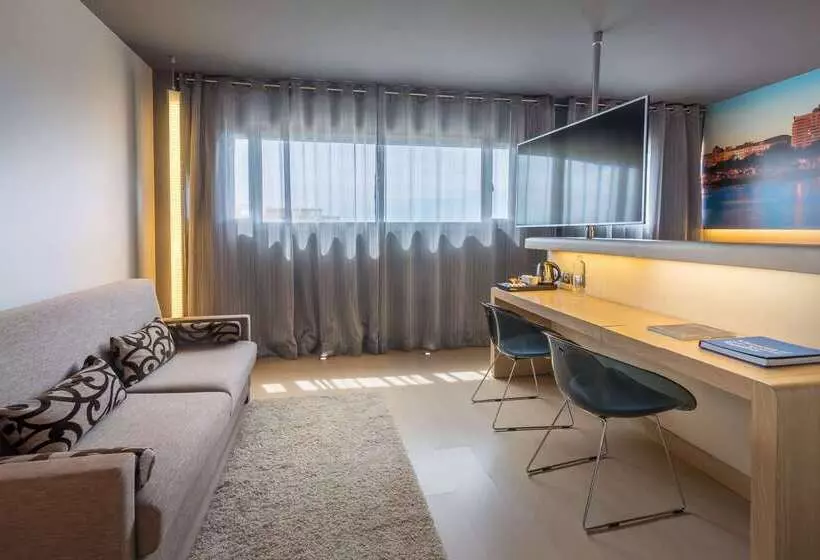 ホテル Barcelo Malaga