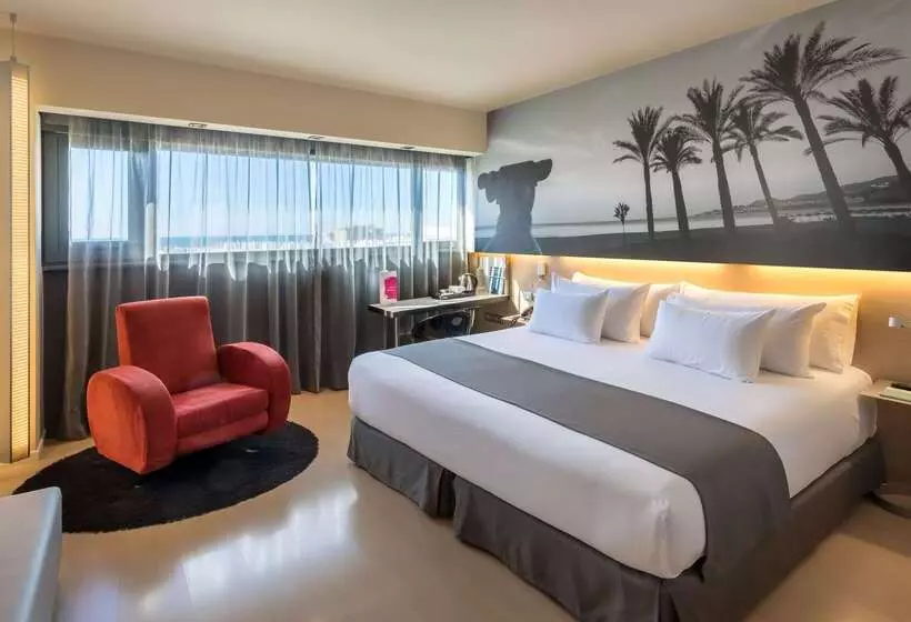ホテル Barcelo Malaga
