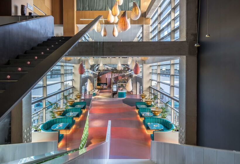 ホテル Barcelo Malaga