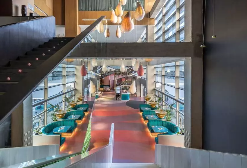 ホテル Barcelo Malaga