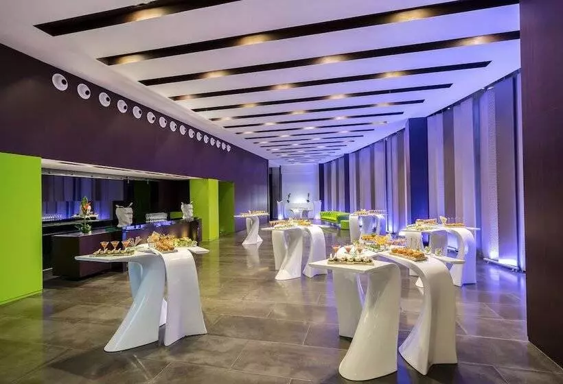 ホテル Barcelo Malaga