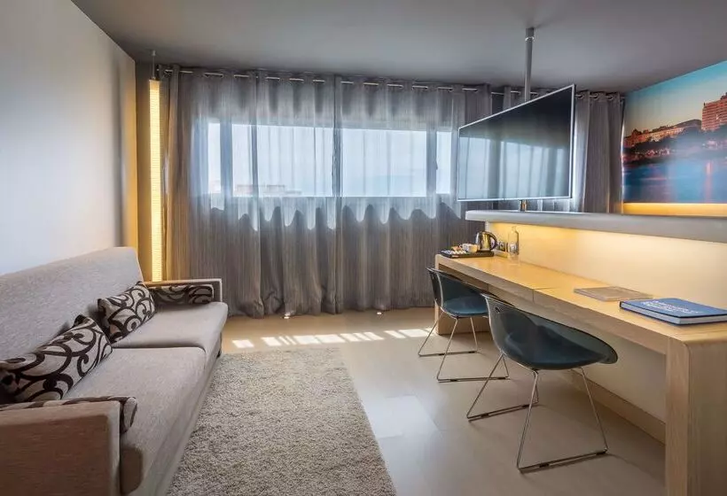 ホテル Barcelo Malaga