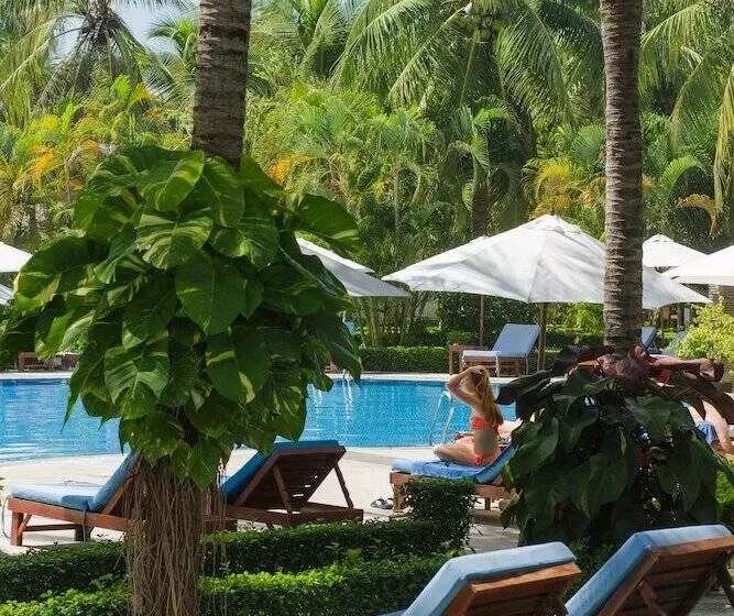 هتل Blue Ocean Resort