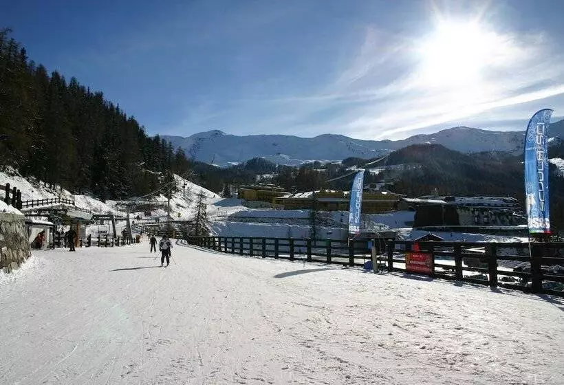 Отель Express Aosta East